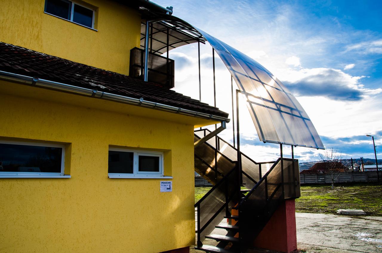 Pensiunea Georgibel Deva Exteriér fotografie