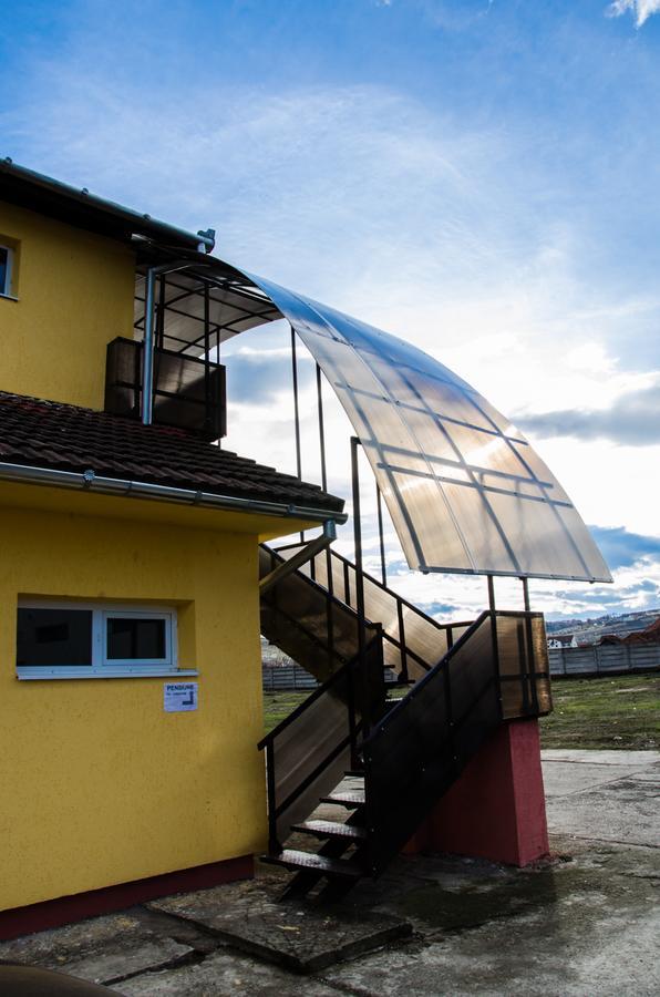 Pensiunea Georgibel Deva Exteriér fotografie